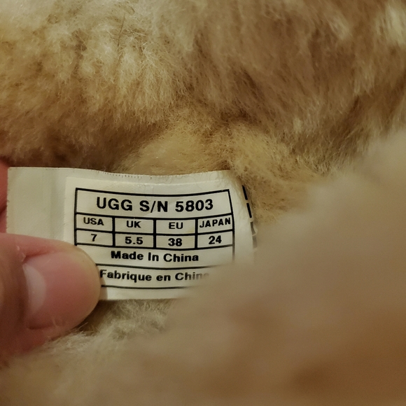 UGG bailey button boots - Picture 2 of 13